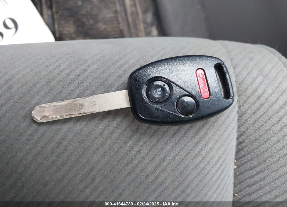 2010 HONDA CIVIC LX VIN: 19XFA1F57AE069471