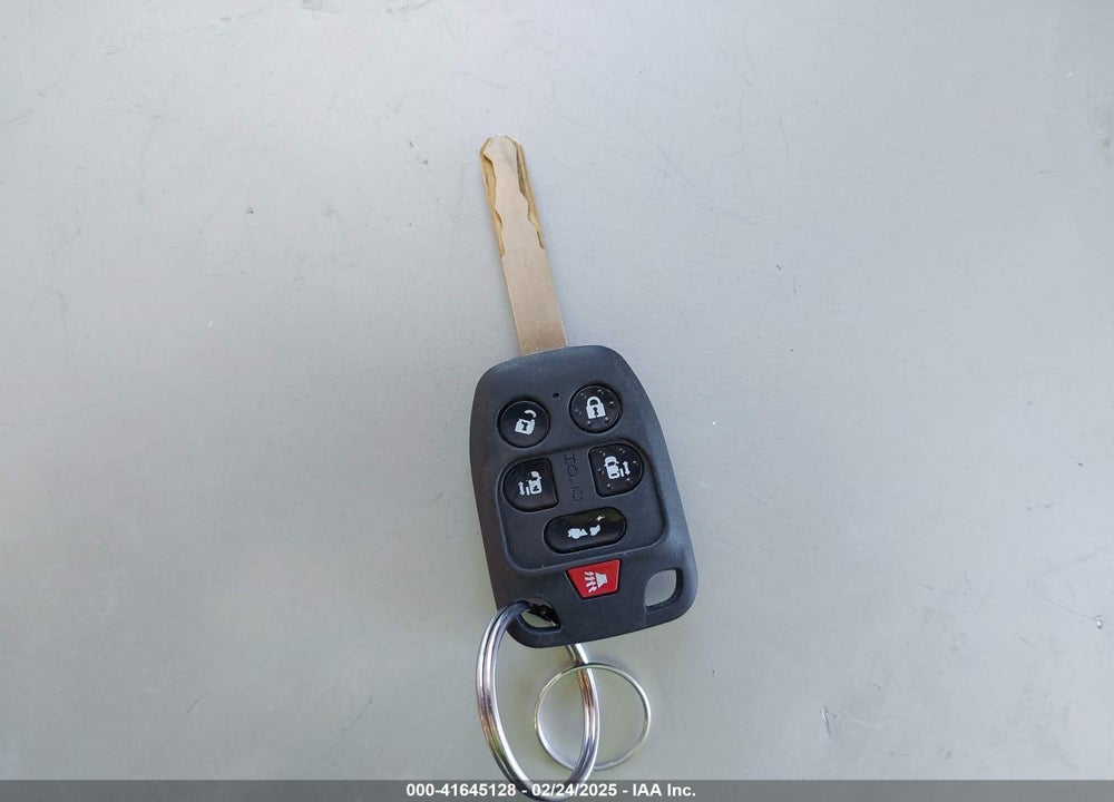 2011 HONDA ODYSSEY VIN: 5FNRL5H65BB102810