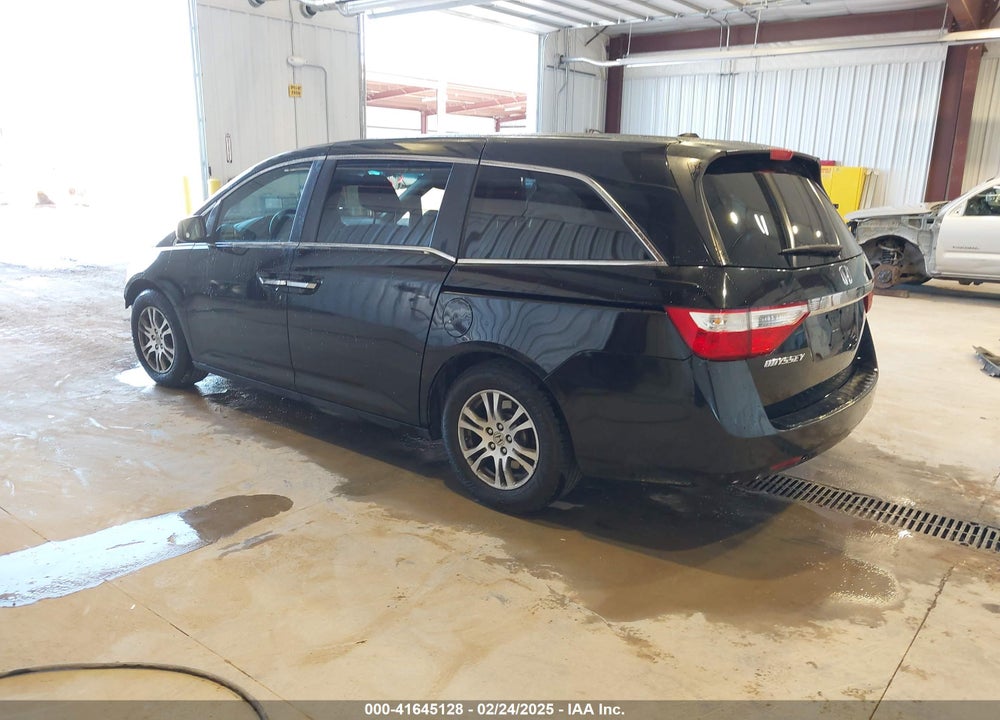 2011 HONDA ODYSSEY VIN: 5FNRL5H65BB102810