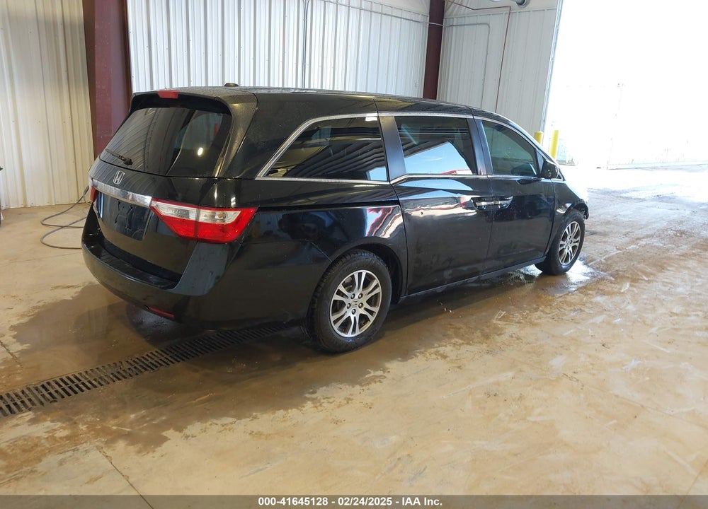 2011 HONDA ODYSSEY VIN: 5FNRL5H65BB102810
