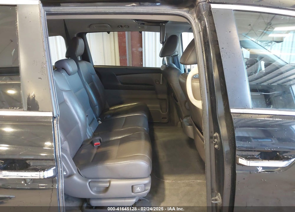 2011 HONDA ODYSSEY VIN: 5FNRL5H65BB102810