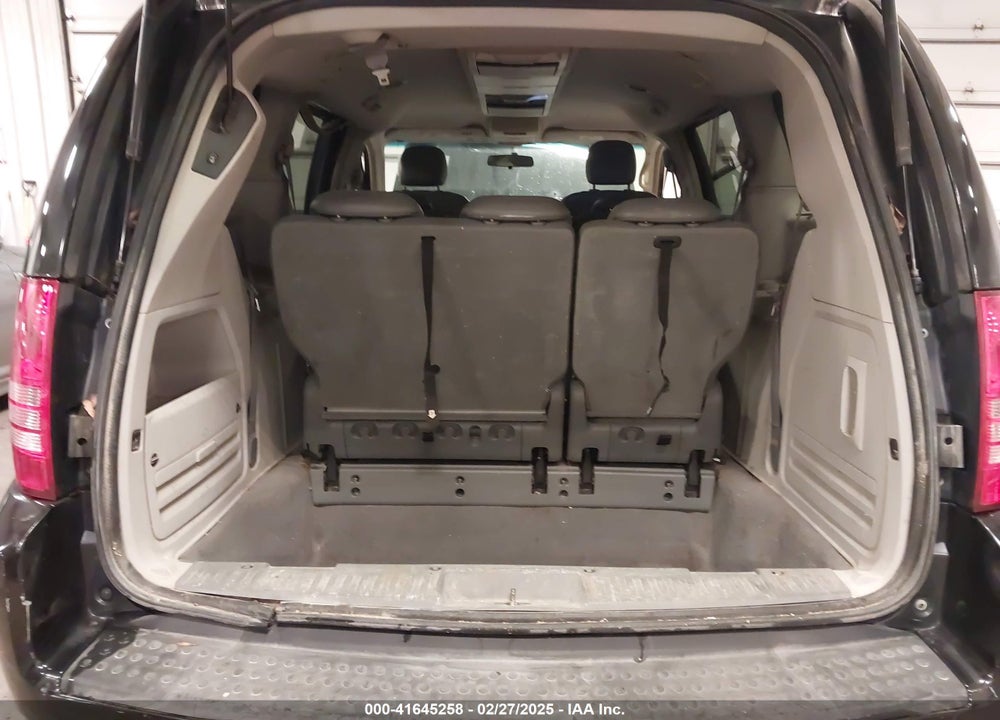 2010 CHRYSLER TOWN & COUNTRY TOURING VIN: 2A4RR5D11AR206488