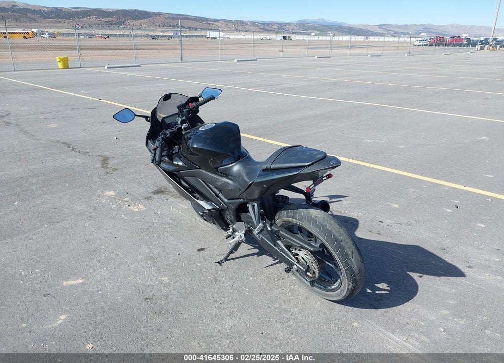 2021 YAMAHA YZFR3 A VIN: MH3RH18Y3MK007861