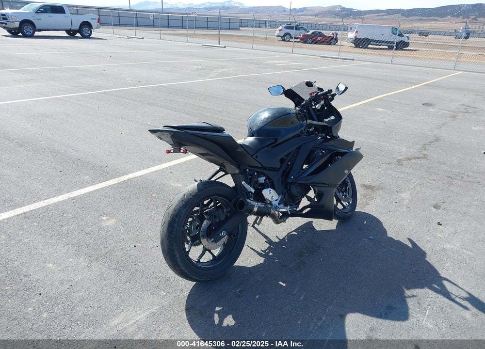 2021 YAMAHA YZFR3 A VIN: MH3RH18Y3MK007861