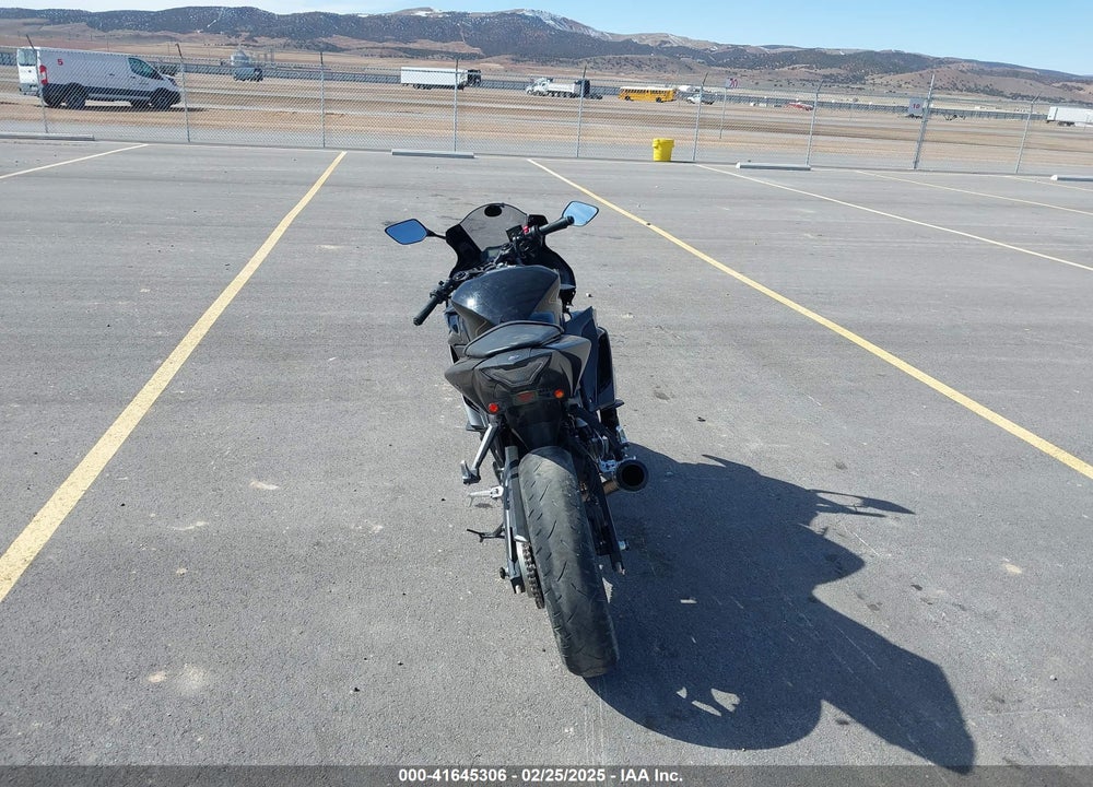 2021 YAMAHA YZFR3 A VIN: MH3RH18Y3MK007861