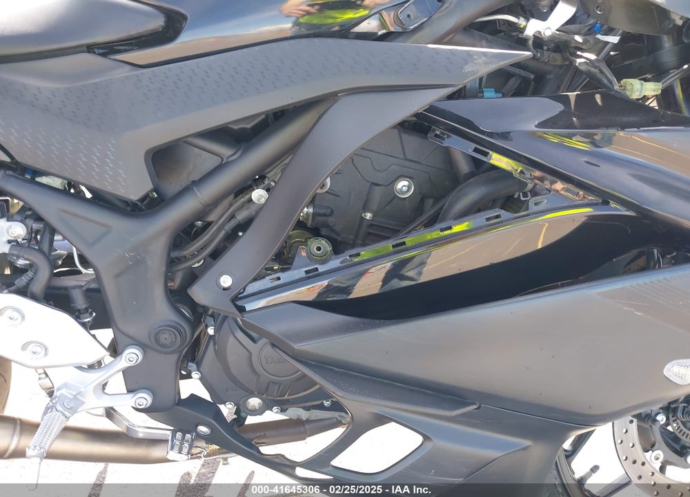 2021 YAMAHA YZFR3 A VIN: MH3RH18Y3MK007861