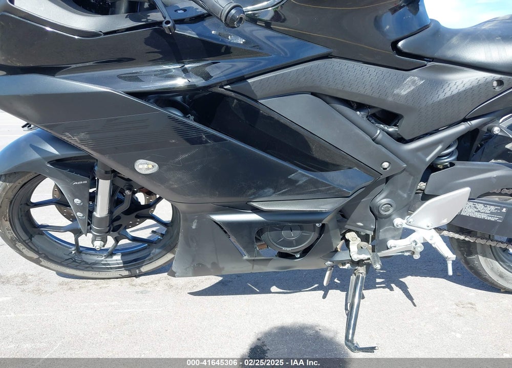 2021 YAMAHA YZFR3 A VIN: MH3RH18Y3MK007861