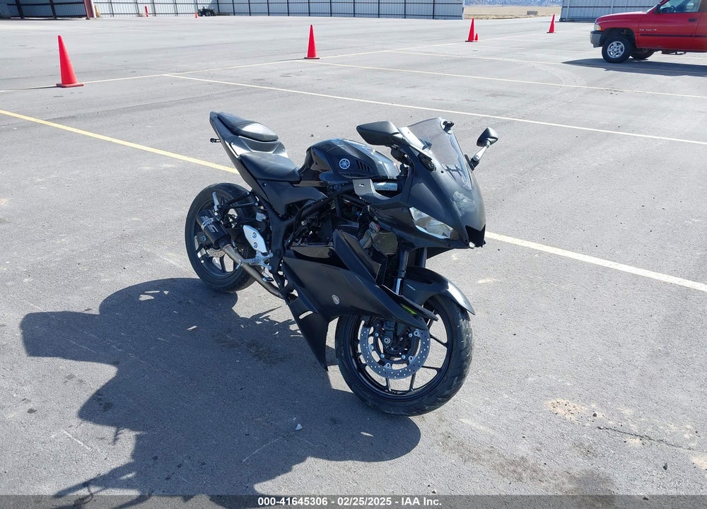 2021 YAMAHA YZFR3 A VIN: MH3RH18Y3MK007861