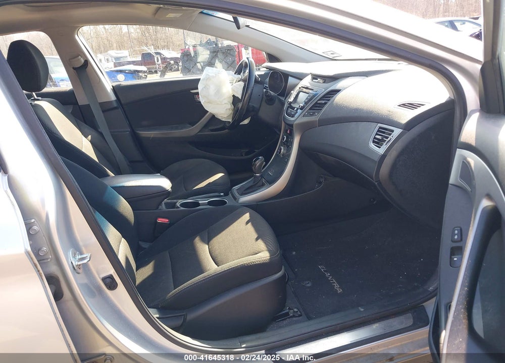2016 HYUNDAI ELANTRA VIN: 5NPDH4AE8GH734796