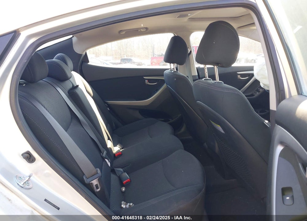 2016 HYUNDAI ELANTRA VIN: 5NPDH4AE8GH734796
