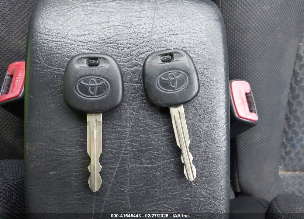 2007 TOYOTA MATRIX VIN: 2T1KR32E77C673196