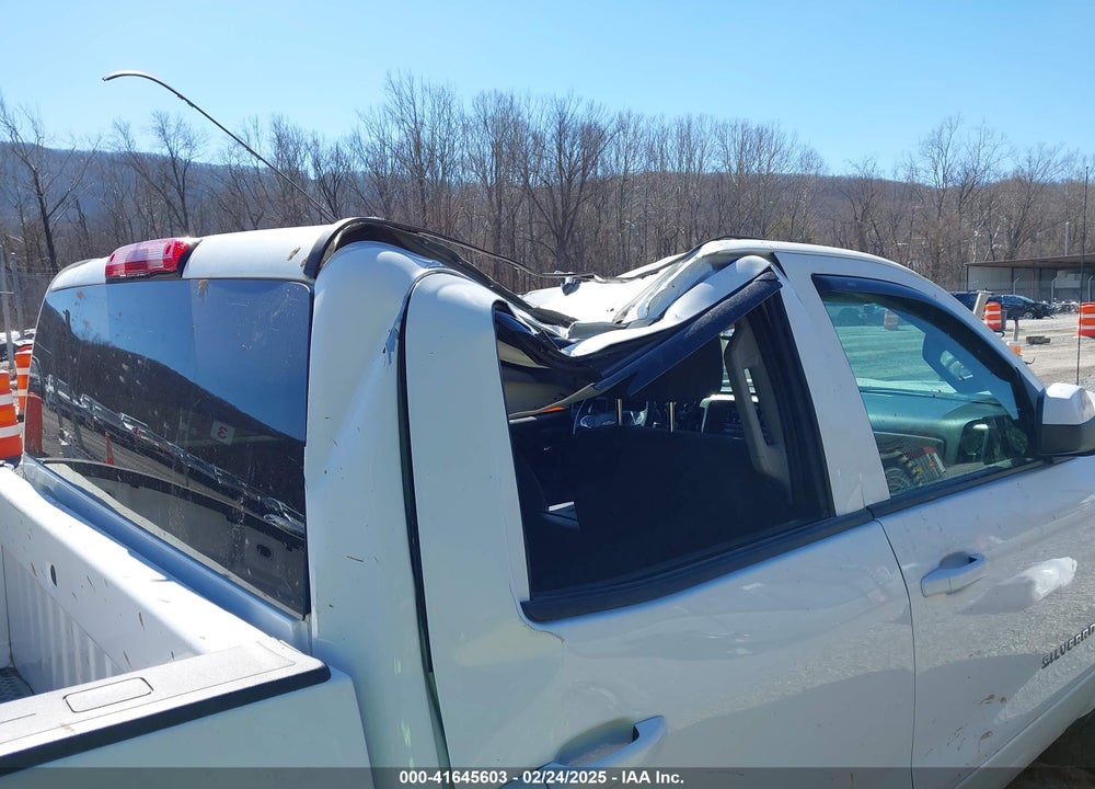 2018 CHEVROLET SILVERADO 1500 VIN: 3GCUKREC2JG220546