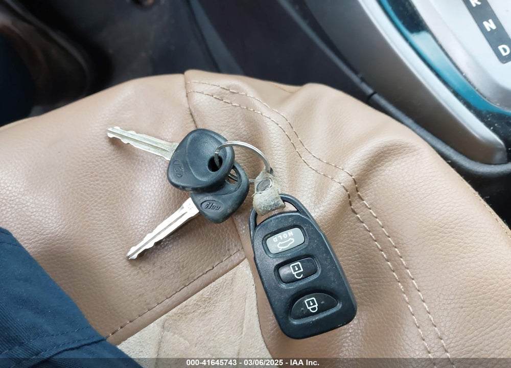 2013 HYUNDAI ELANTRA VIN: 5NPDH4AE7DH185314