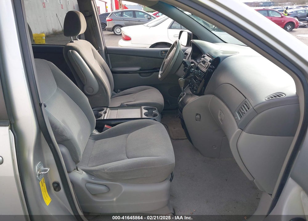 2004 TOYOTA SIENNA LE VIN: 5TDZA23C64S032055