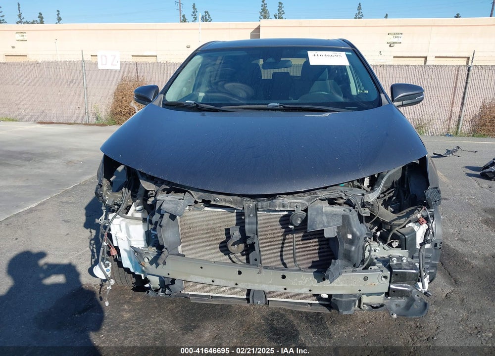 2018 TOYOTA RAV4 XLE VIN: 2T3WFREV9JW484183