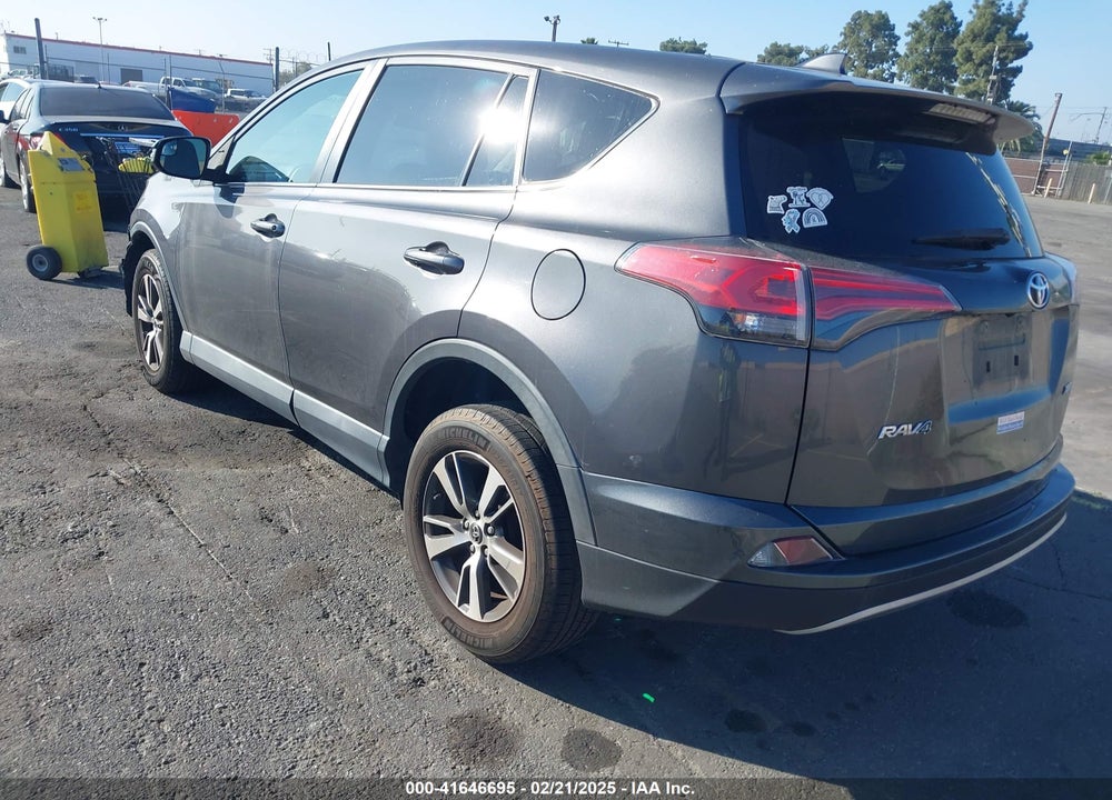 2018 TOYOTA RAV4 XLE VIN: 2T3WFREV9JW484183