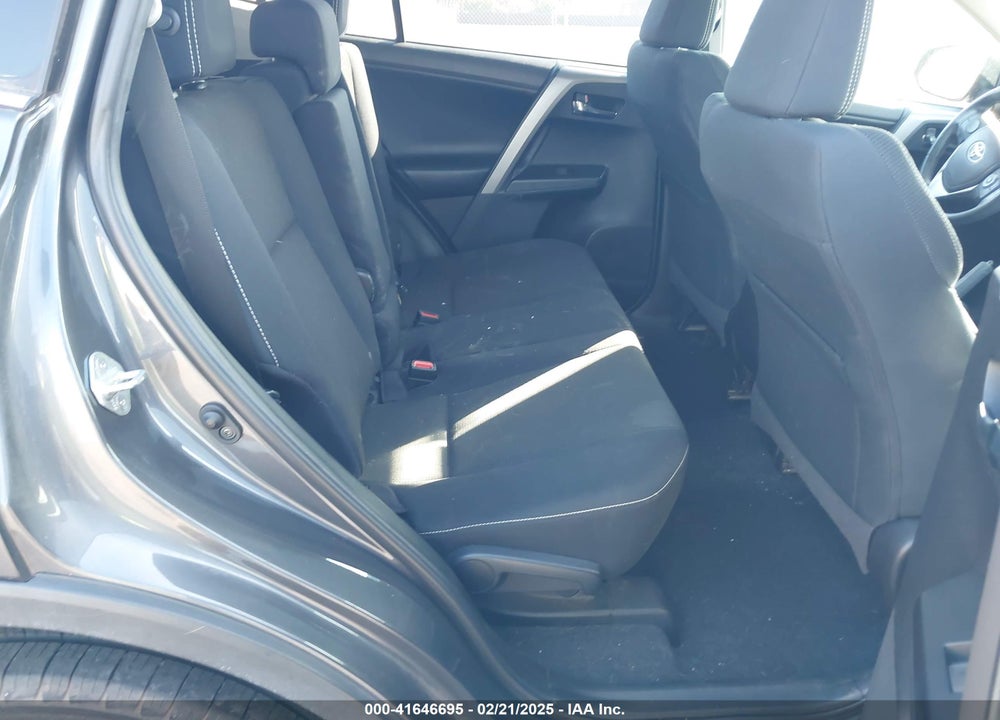 2018 TOYOTA RAV4 XLE VIN: 2T3WFREV9JW484183