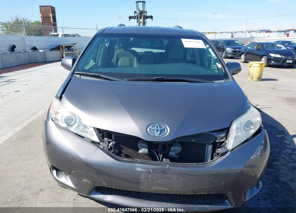 2017 TOYOTA SIENNA XLE 8 PASSENGER VIN: 5TDYZ3DC9HS849096