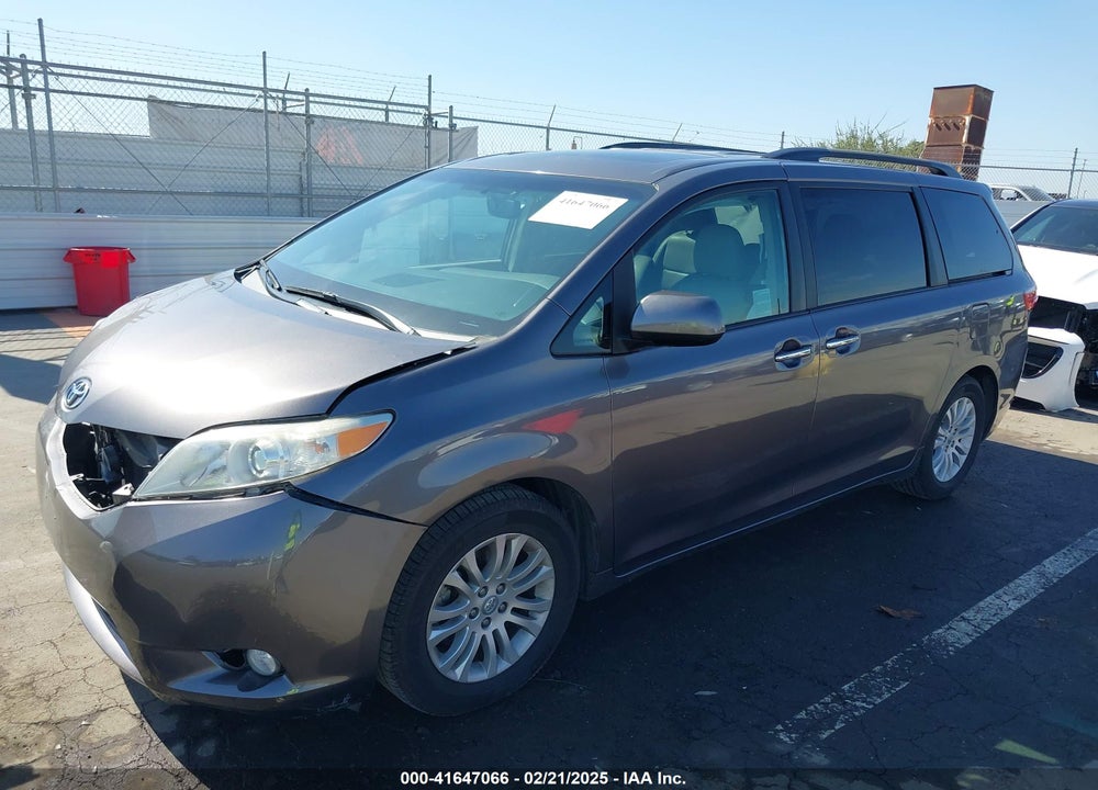 2017 TOYOTA SIENNA XLE 8 PASSENGER VIN: 5TDYZ3DC9HS849096