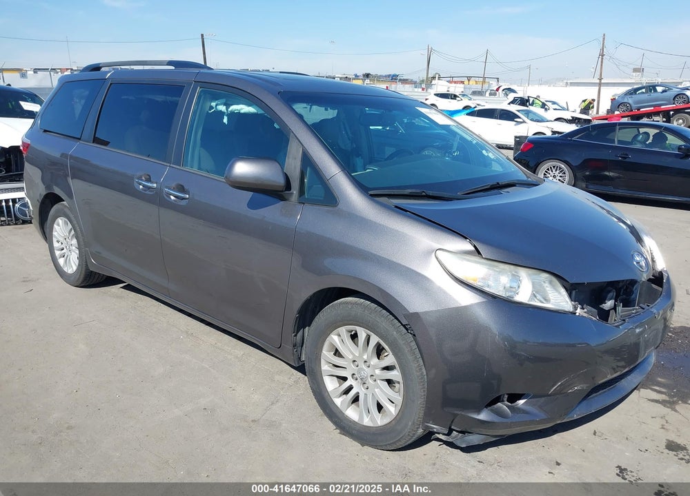 2017 TOYOTA SIENNA XLE 8 PASSENGER VIN: 5TDYZ3DC9HS849096