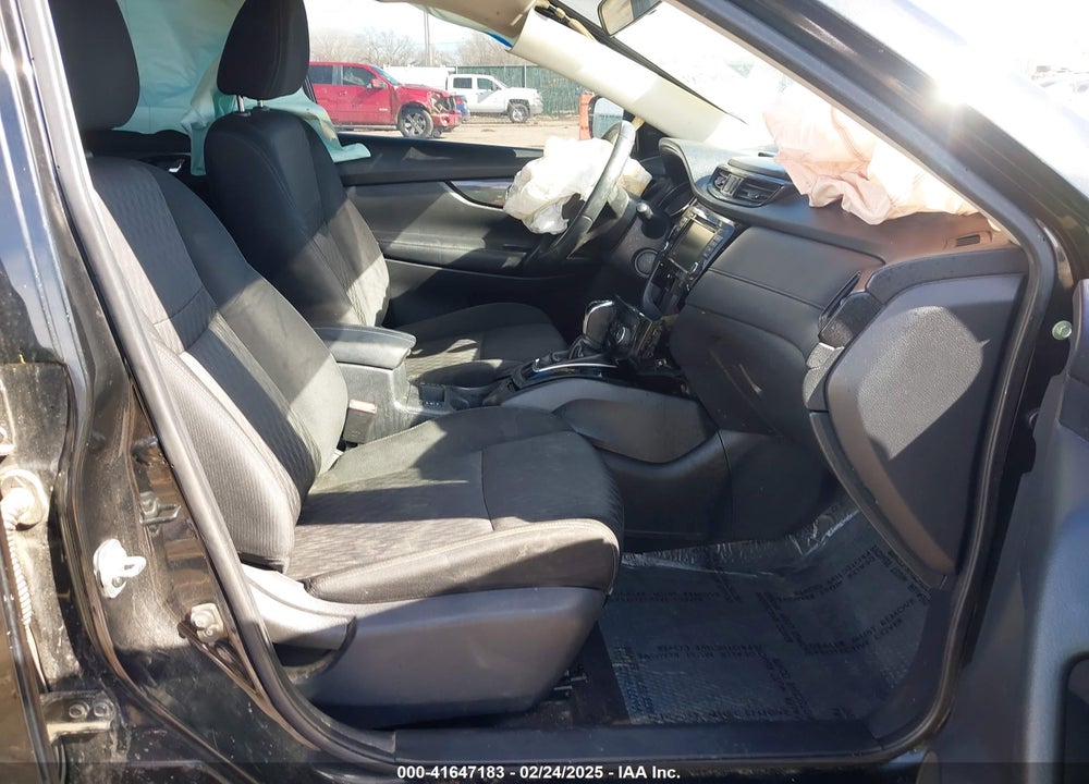 2018 NISSAN ROGUE VIN: KNMAT2MV1JP511206