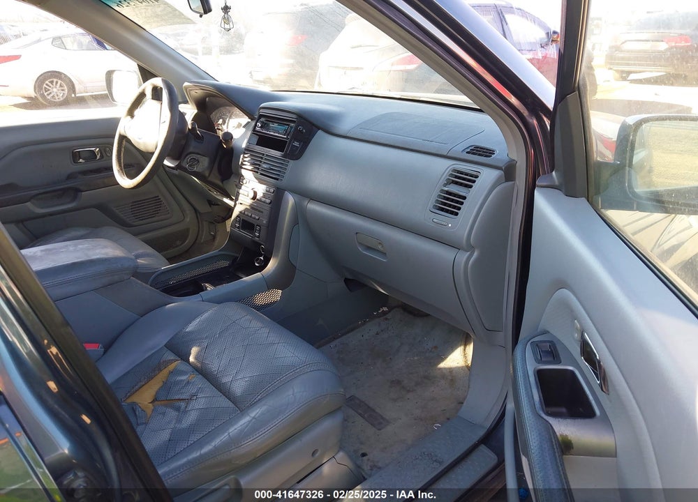 2005 HONDA PILOT EX-L VIN: 5FNYF18545B026861