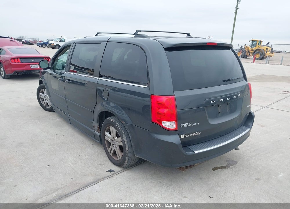 2011 DODGE GRAND CARAVAN CREW VIN: 2D4RN5DG8BR628929