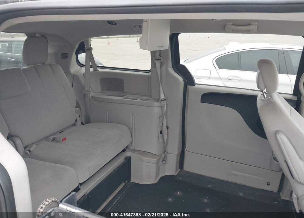 2011 DODGE GRAND CARAVAN CREW VIN: 2D4RN5DG8BR628929