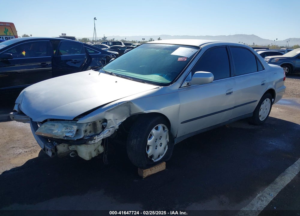 2000 HONDA ACCORD 2.3 LX VIN: 1HGCG5540YA005112