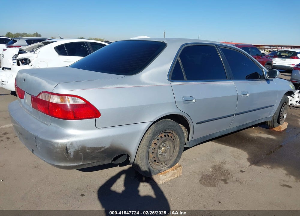 2000 HONDA ACCORD 2.3 LX VIN: 1HGCG5540YA005112