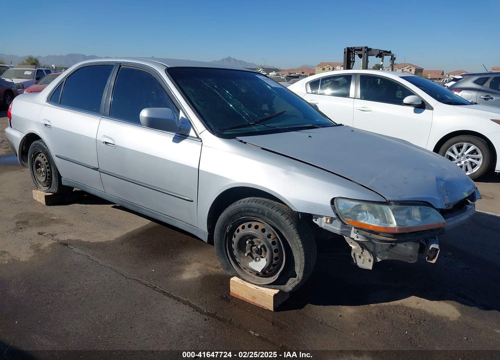 2000 HONDA ACCORD 2.3 LX VIN: 1HGCG5540YA005112