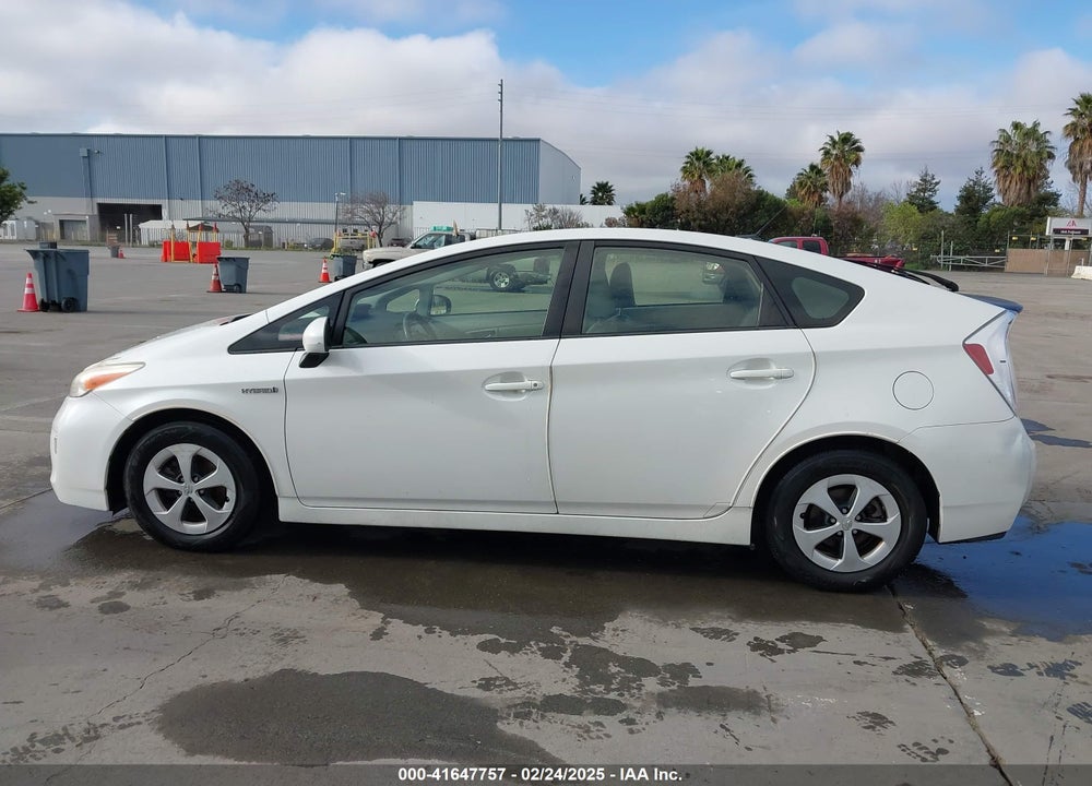 2013 TOYOTA PRIUS VIN: JTDKN3DU8D5565906
