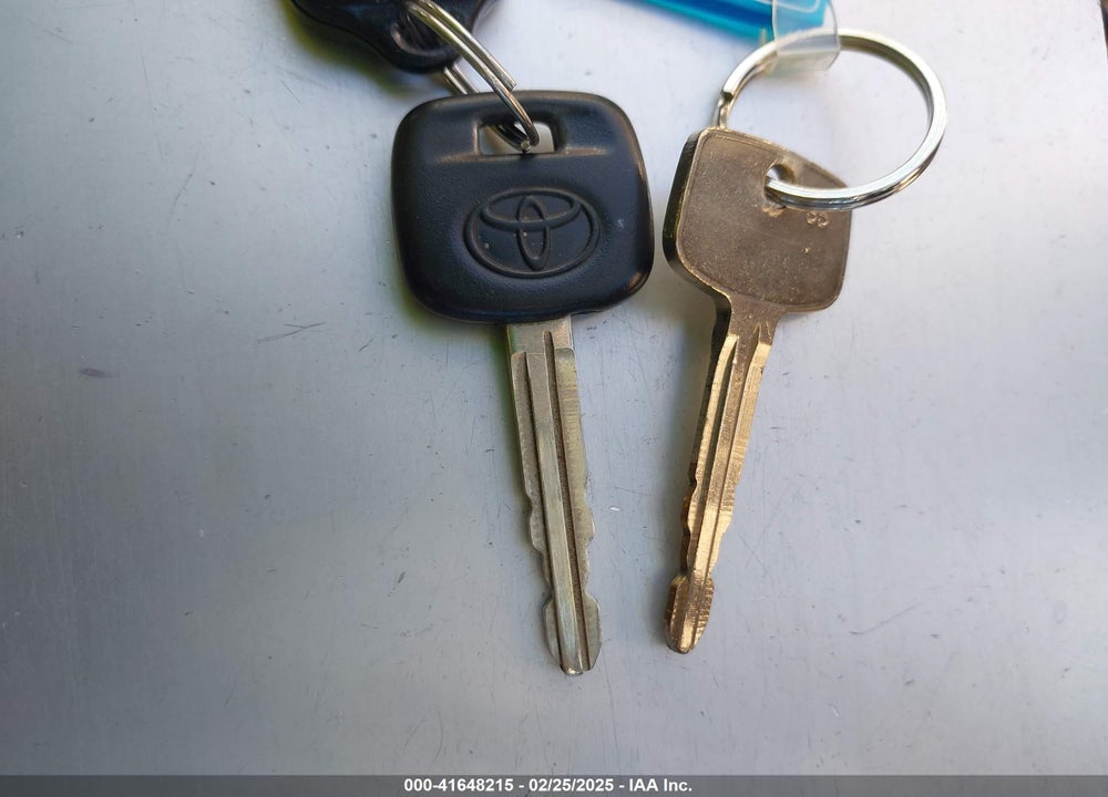2005 TOYOTA RAV4 VIN: JTEGD20V550051698
