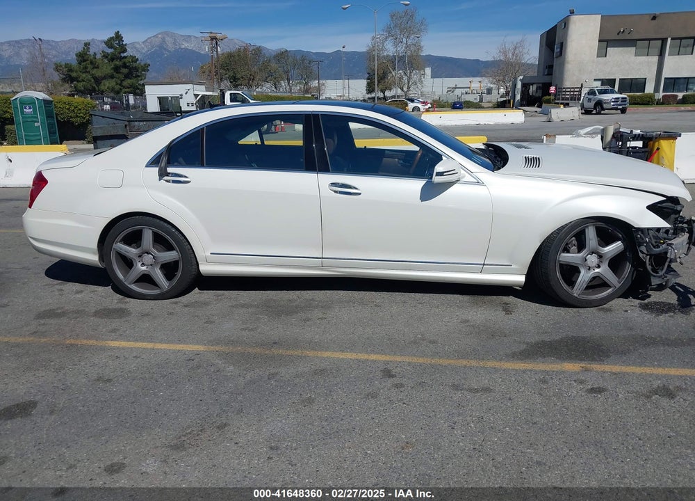 2011 MERCEDES-BENZ S 550 VIN: WDDNG7BB6BA373135