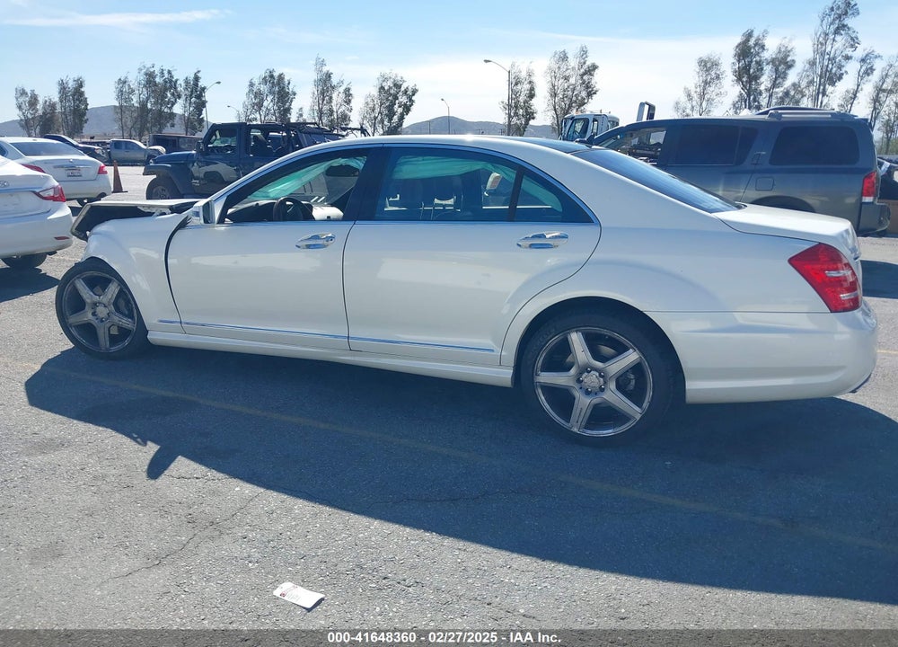 2011 MERCEDES-BENZ S 550 VIN: WDDNG7BB6BA373135