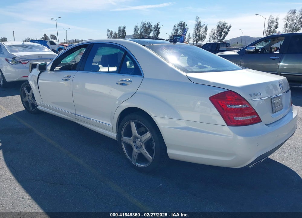 2011 MERCEDES-BENZ S 550 VIN: WDDNG7BB6BA373135