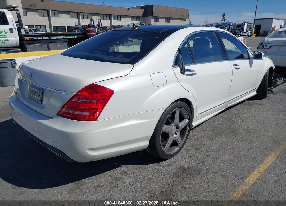 2011 MERCEDES-BENZ S 550 VIN: WDDNG7BB6BA373135
