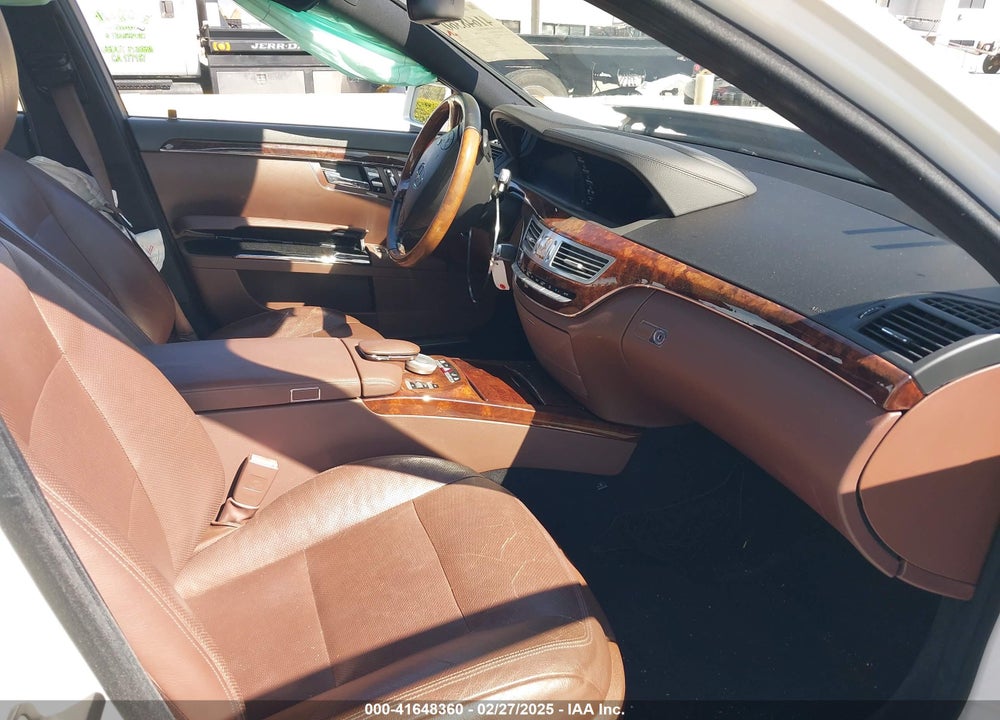 2011 MERCEDES-BENZ S 550 VIN: WDDNG7BB6BA373135