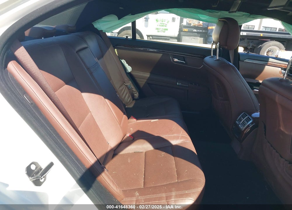 2011 MERCEDES-BENZ S 550 VIN: WDDNG7BB6BA373135