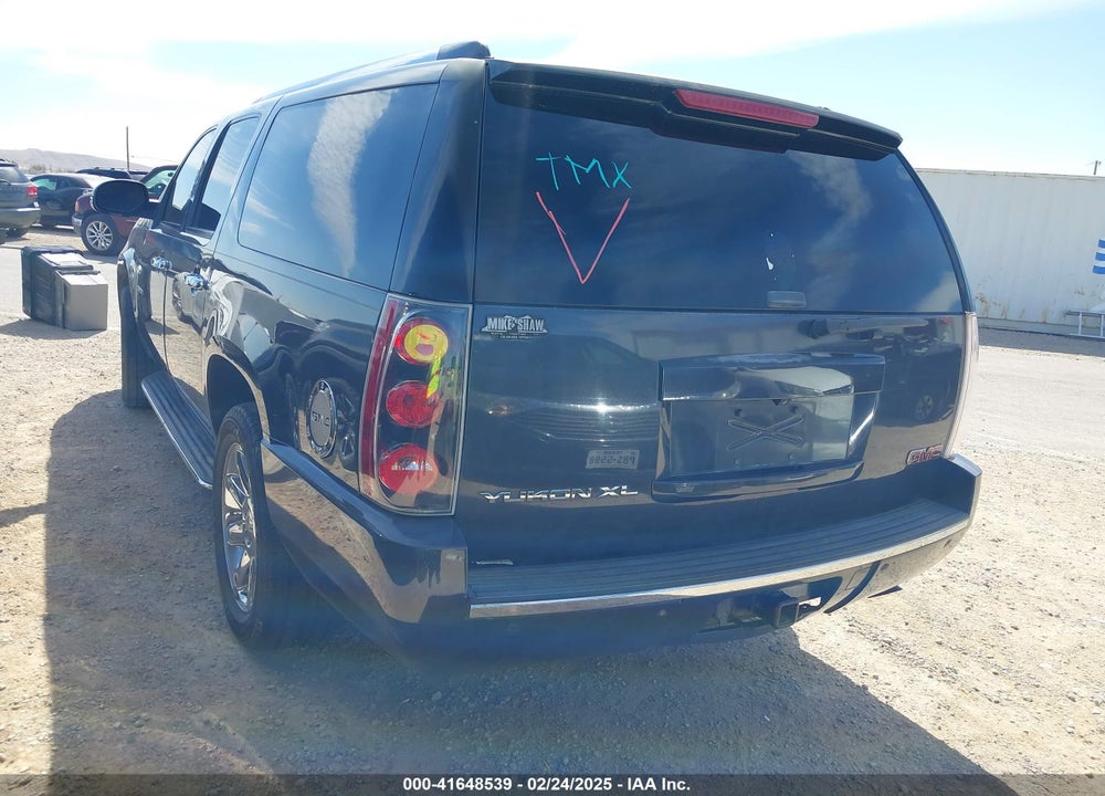 2008 GMC YUKON XL 1500 VIN: 1GKFK668X8J212743