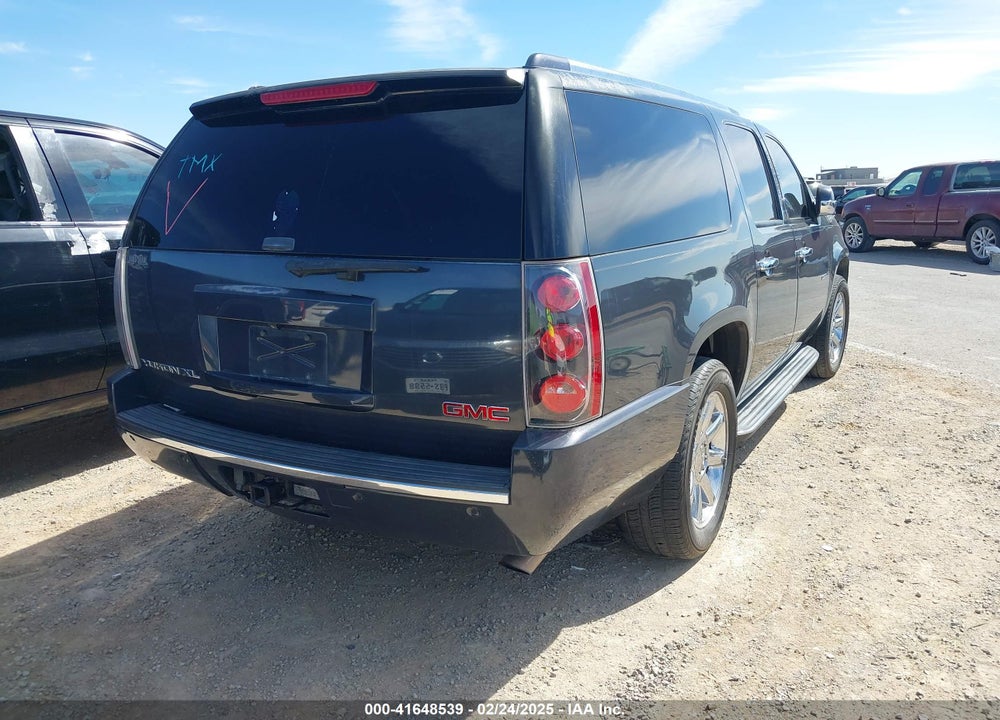 2008 GMC YUKON XL 1500 VIN: 1GKFK668X8J212743