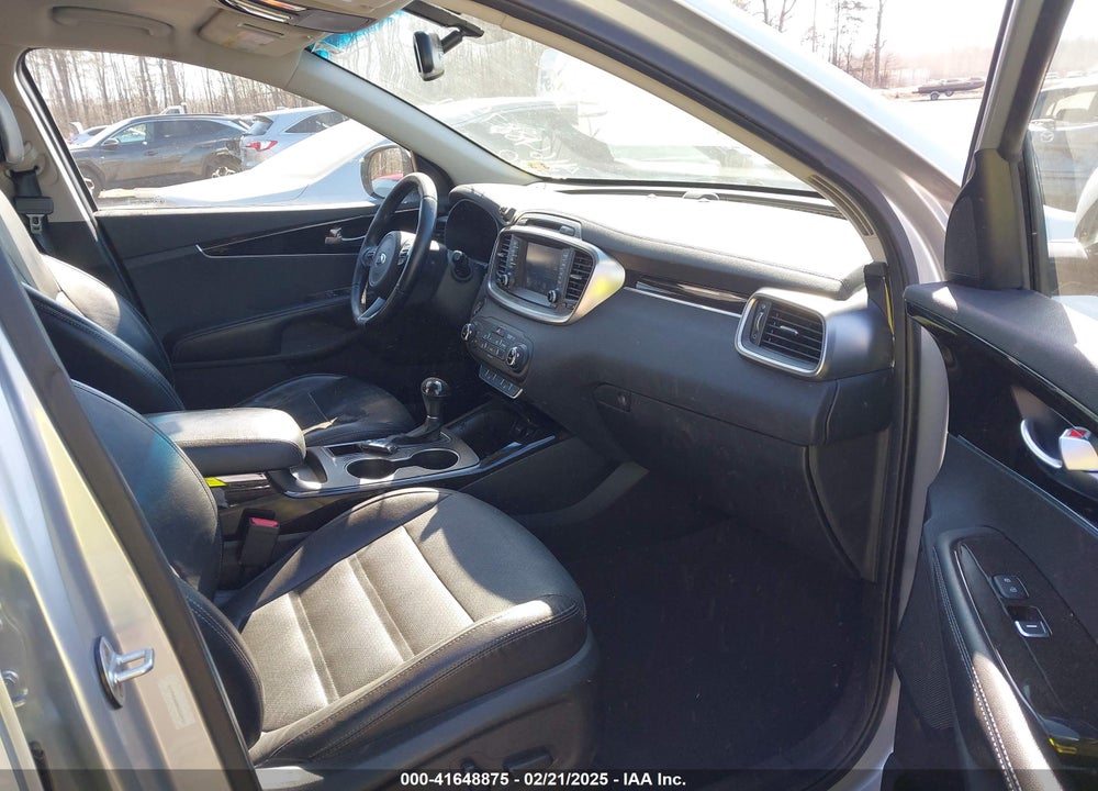 2017 KIA SORENTO 3.3L EX VIN: 5XYPHDA58HG222431