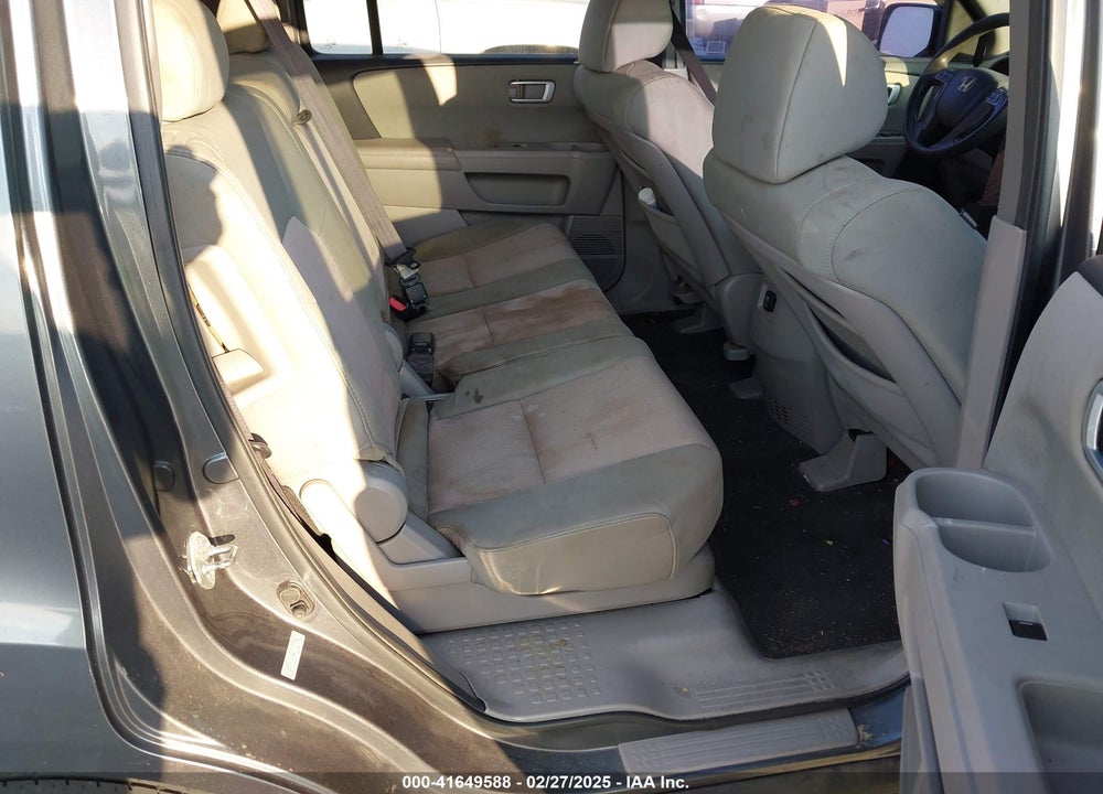 2010 HONDA PILOT VIN: 5FNYF3H44AB006218