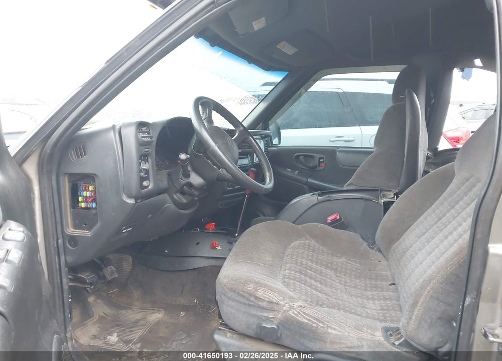 2000 CHEVROLET S-10 LS VIN: 1GCCT19W5Y8126983