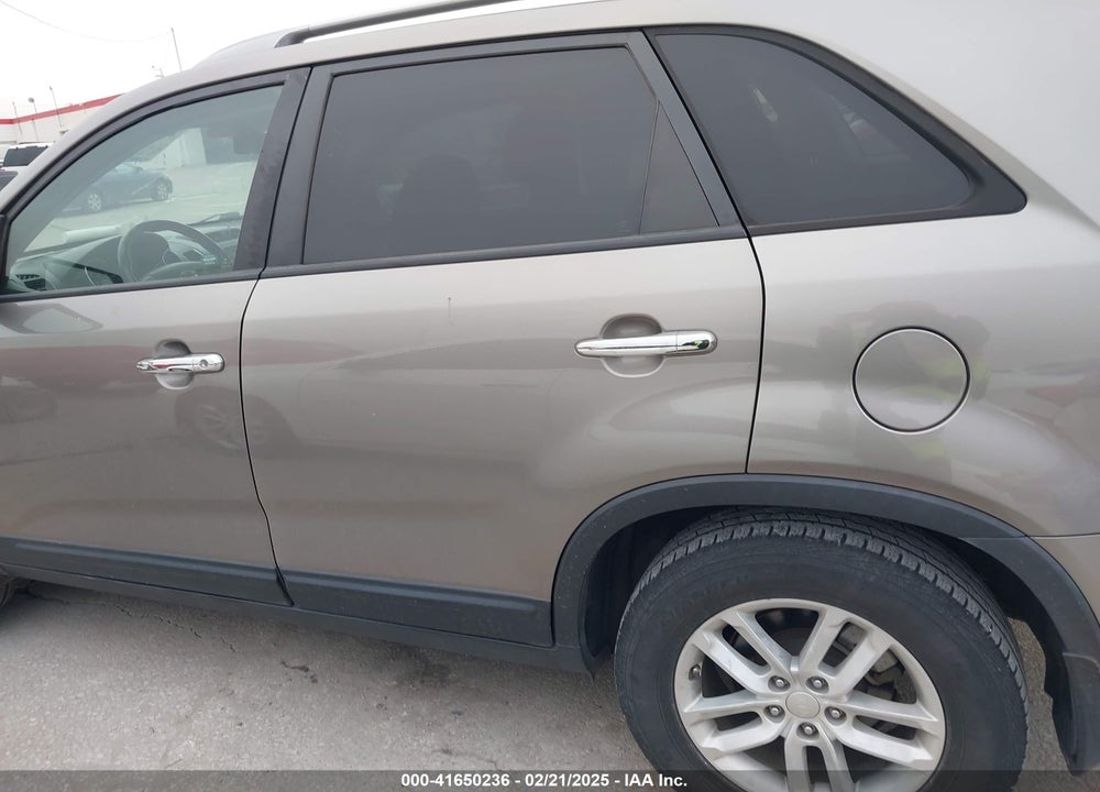 2015 KIA SORENTO LX VIN: 5XYKT4A64FG625787
