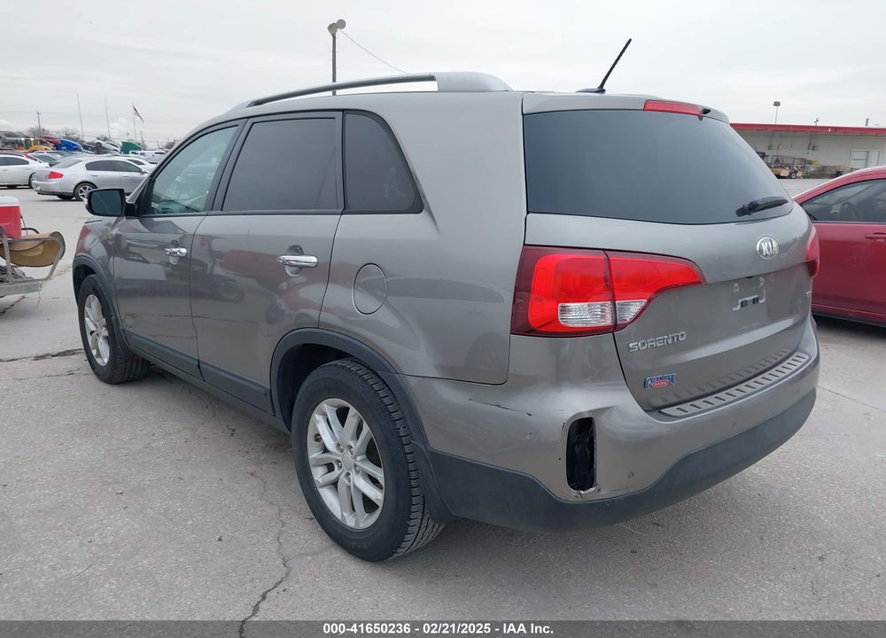 2015 KIA SORENTO LX VIN: 5XYKT4A64FG625787