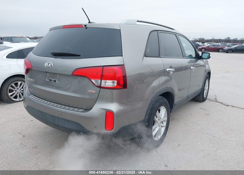2015 KIA SORENTO LX VIN: 5XYKT4A64FG625787