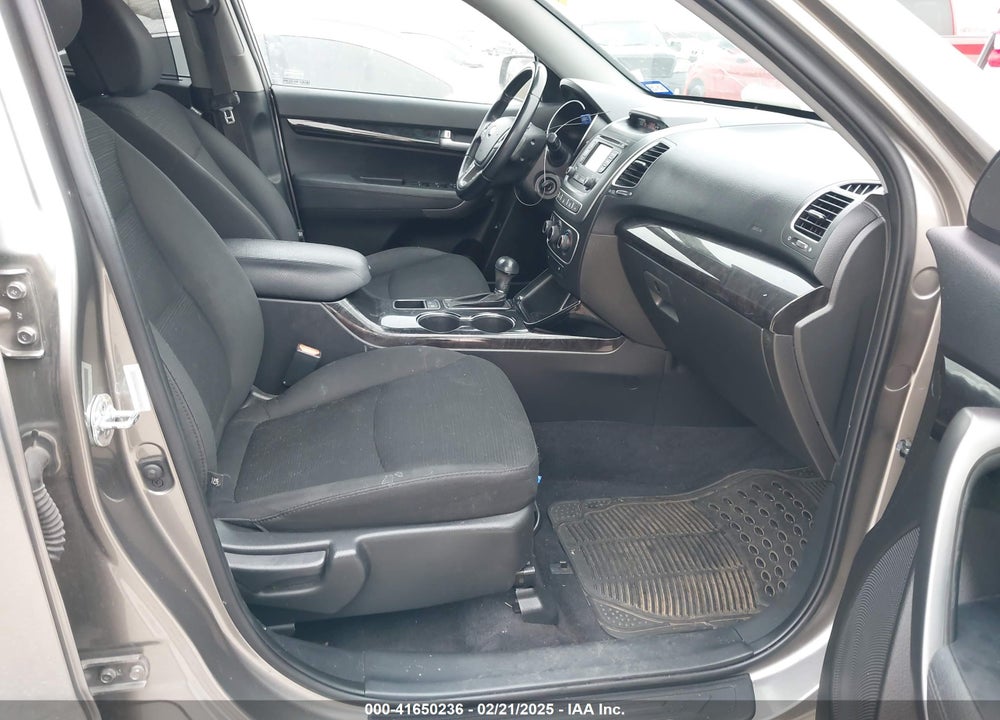 2015 KIA SORENTO LX VIN: 5XYKT4A64FG625787