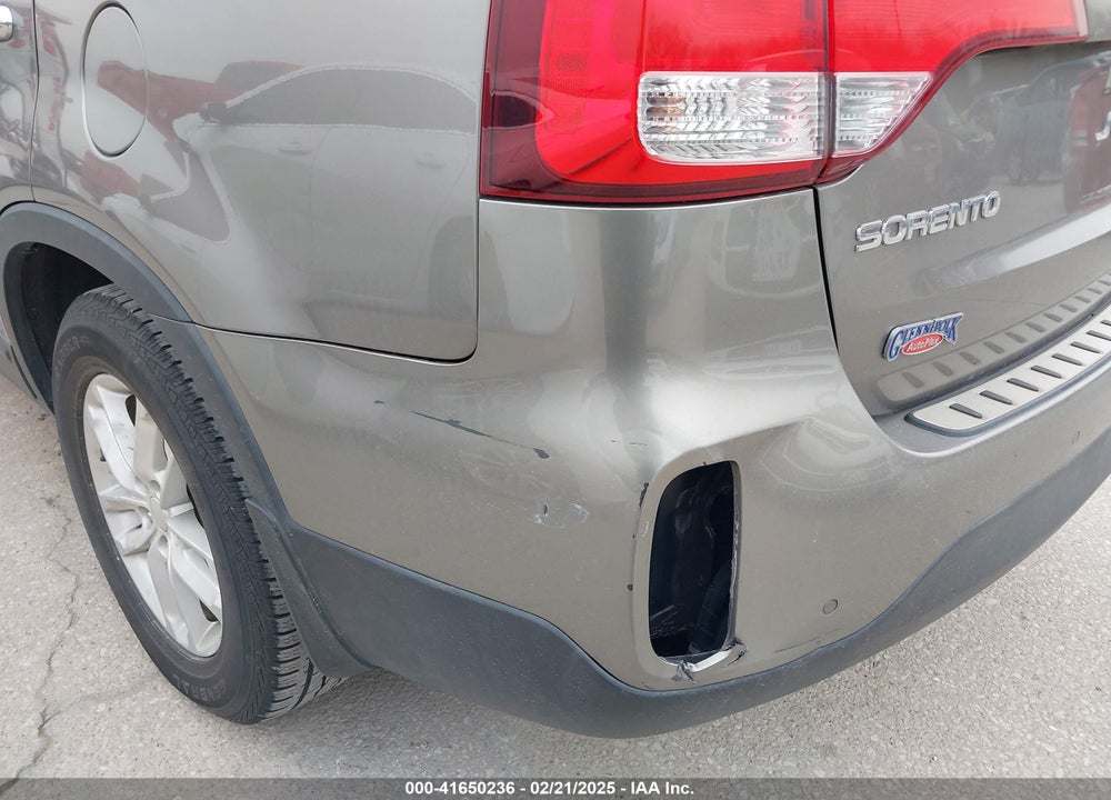 2015 KIA SORENTO LX VIN: 5XYKT4A64FG625787