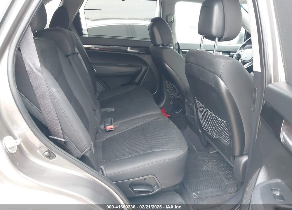 2015 KIA SORENTO LX VIN: 5XYKT4A64FG625787
